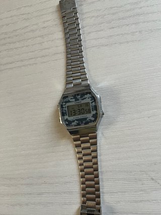 Relojes Casio Digitales (Oro y Plata)
