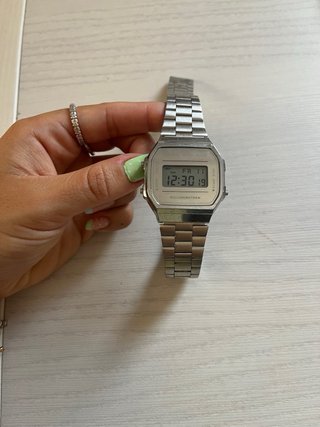 Relojes Casio Digitales (Oro y Plata)