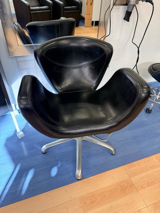 Sillón de peluquería negro