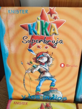 4 libros de la serie Kika superbruja.