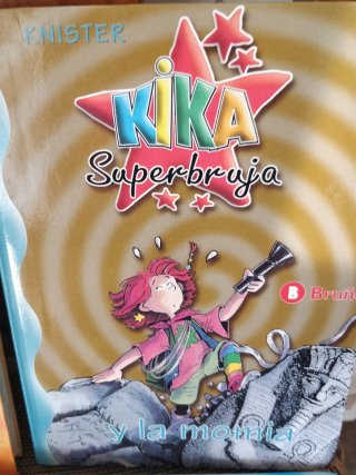 4 libros de la serie Kika superbruja.