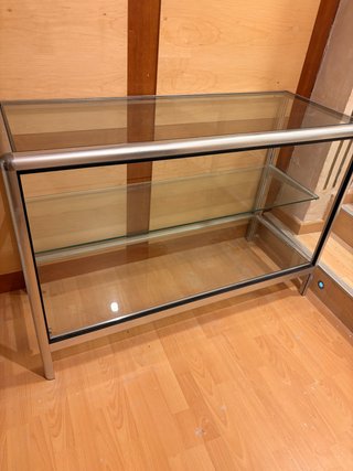 Vitrina de cristal y metal