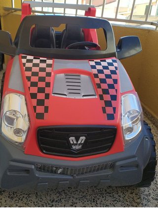 Feber Challenger Coche Infantil a Batería (LEED)