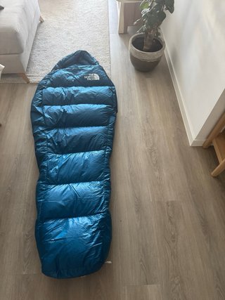 Saco de dormir The North Face azul modelo 2026