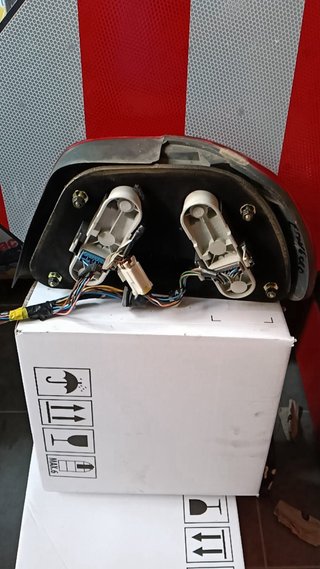 Faro trasero izquierdo