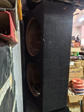 Cajón de música para colocar en maletero del coche
