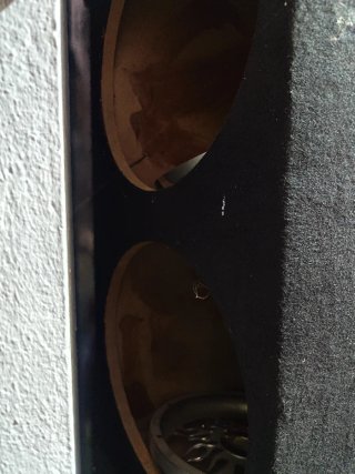 Cajón de música para colocar en maletero del coche