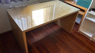 Escritorio Malm Ikea Madera y Cristal