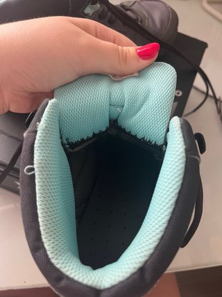 Confezione di scarpe da montagna