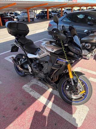 Yamaha Tracer 9 GT 2021 con maletas y Akrapovic