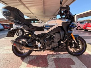 Yamaha Tracer 9 GT 2021 con maletas y Akrapovic