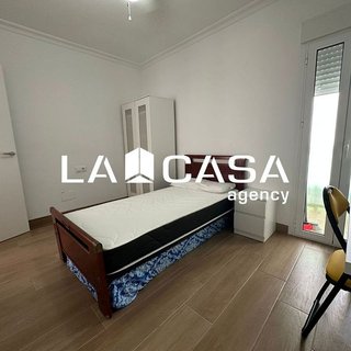 Piso en alquiler en Cruz Roja en Sevilla