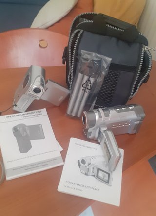 2 Mini videocamere digitali con accessori