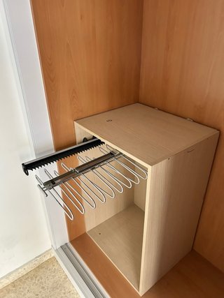 Mueble organizador de pantalones