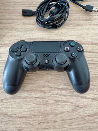PlayStation 4 500GB con mando y cámara PS4
