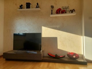 Mueble TV comedor madera.