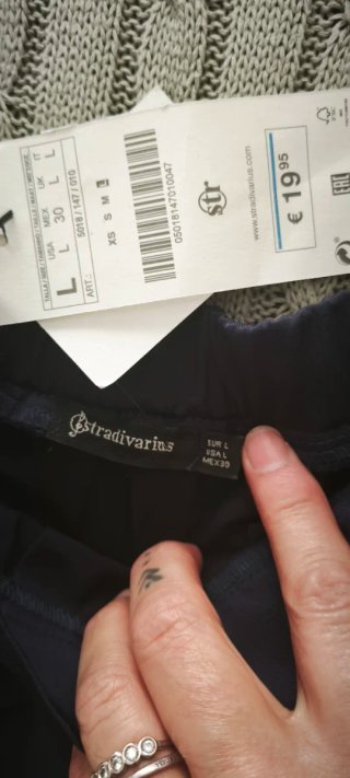 Falda vuelo Stradivarius azul marino
