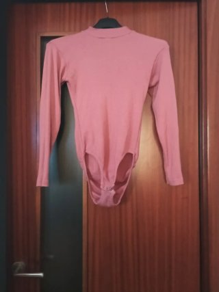 Bodi manga larga cuello alto rosa