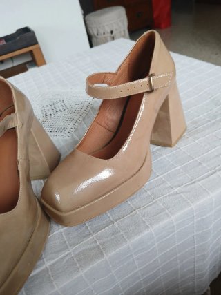 Zapatos charol piel beige T.37 Angel Alarcón