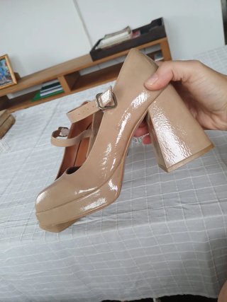 Zapatos charol piel beige T.37 Angel Alarcón