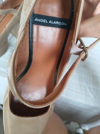 Zapatos charol piel beige T.37 Angel Alarcón
