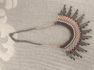 Colgante Arcoíris con Puntas Metálicas