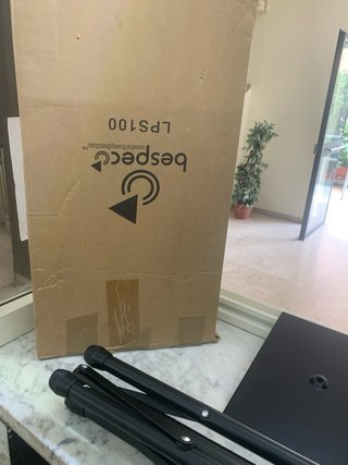 Video proiettore led piu supporto  scatolato nuovo