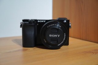 Cámara Sony A6000 + Lente 16-50mm