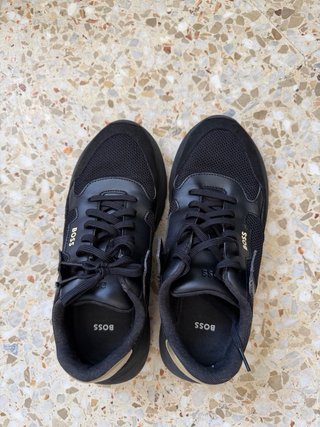 Zapatillas BOSS Negras y Doradas