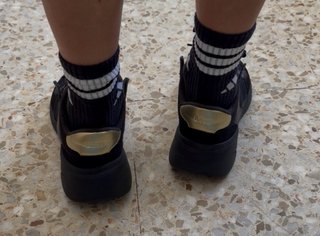 Zapatillas BOSS Negras y Doradas
