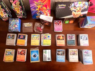 Pack Pokémon TCG Cartas + Accesorios