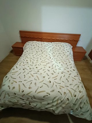 Cómoda de madera con 5 cajones