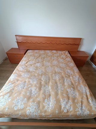 Cómoda de madera con 5 cajones