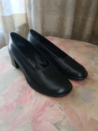 Zapatos de piel negros tacón, poco uso.