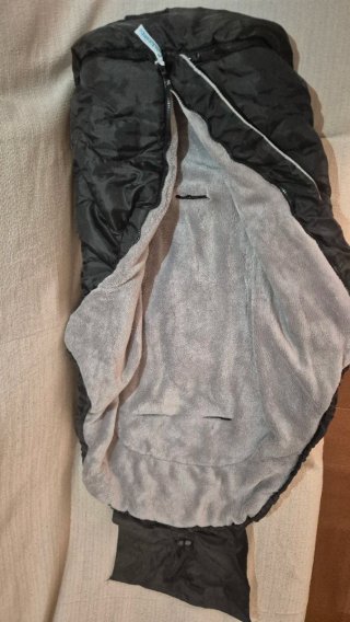 Saco para cochecito negro acolchado