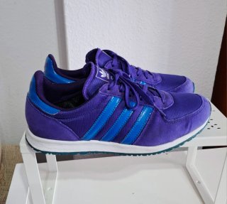 Deportivas Adidas Moradas y Azules Talla 38.5