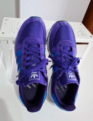 Deportivas Adidas Moradas y Azules Talla 38.5