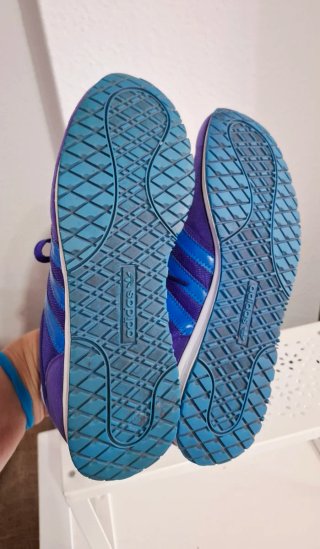 Deportivas Adidas Moradas y Azules Talla 38.5