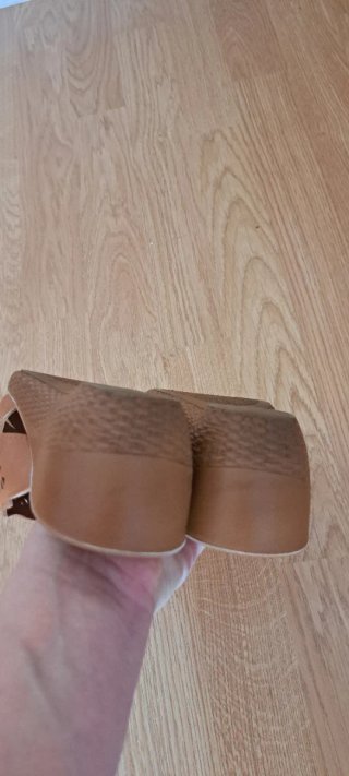Sandalias cómodas marrones