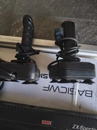 Sinclair ZX Spectrum+3 128K con Joysticks