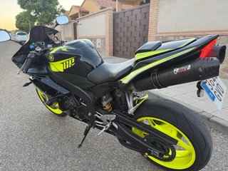 Yamaha R1 Negra y Amarilla