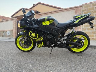 Yamaha R1 Negra y Amarilla