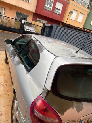 Nissan Almera 2001