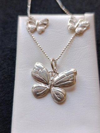Conjunto Plata Mariposa Collar y Pendientes