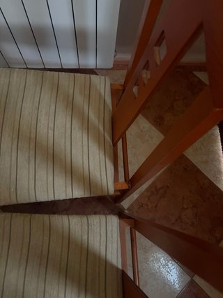 Juego de 5 sillas de madera
