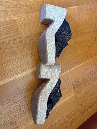 Sandalias Pikolinos Negras con tacón toda en piel.