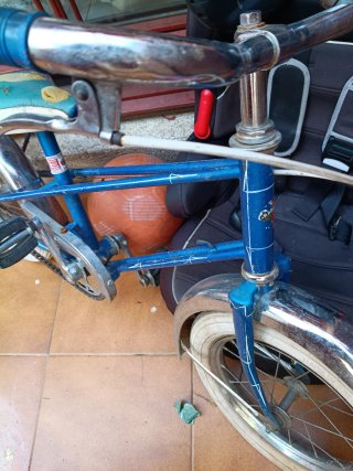 Bicicleta antigua azul