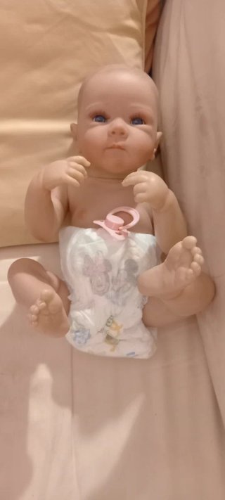 Muñeco bebé realista con pañal