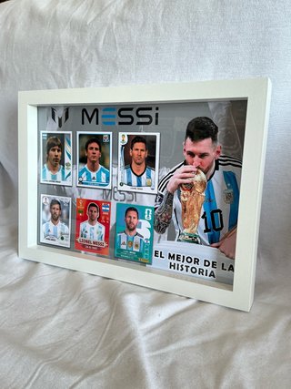 Cuadro Messi con cromos y trofeo