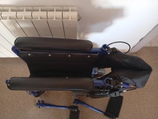 Silla de Ruedas Azul Plegable